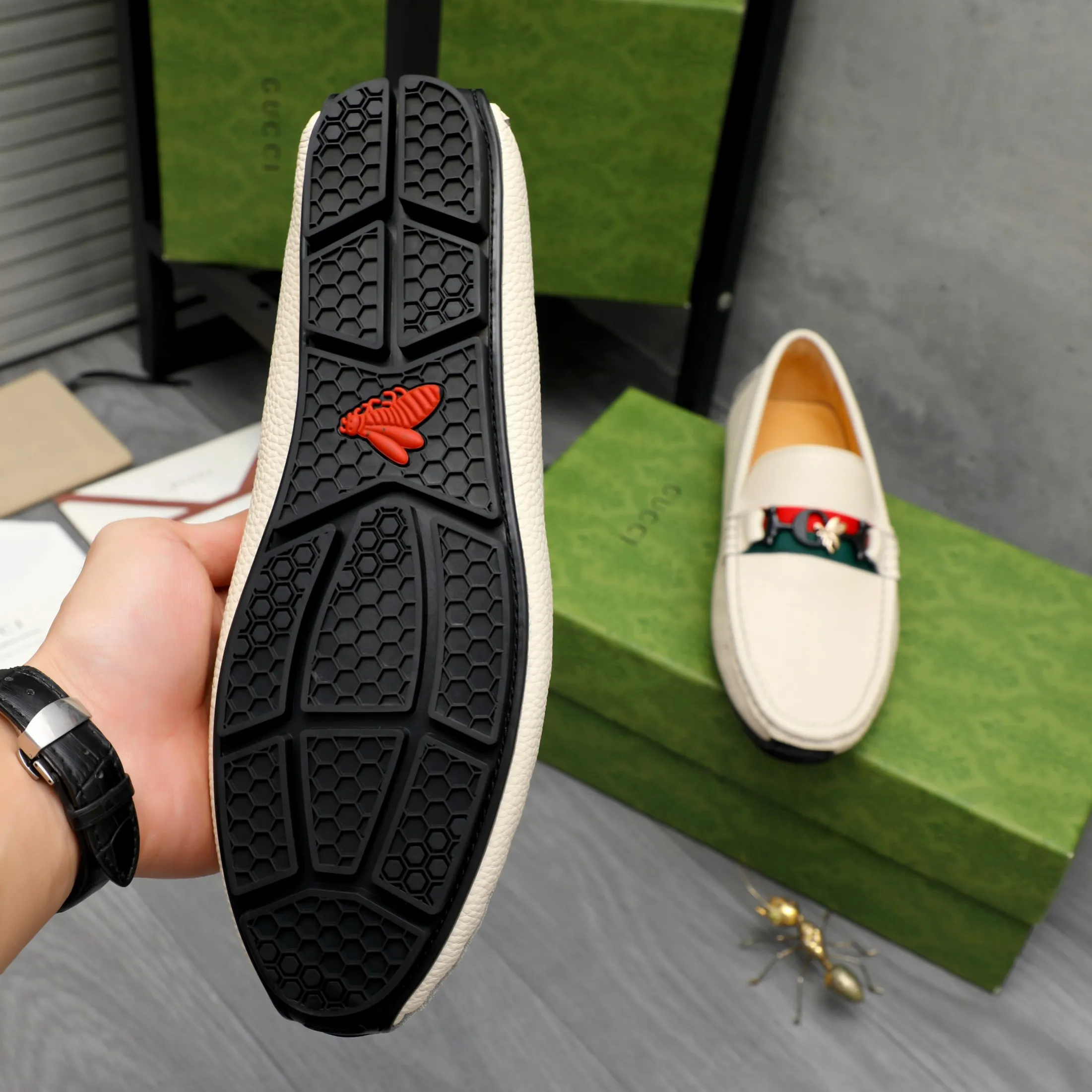 Men's shoes 💰360 Product trademark: GUCCI "Gucci" casual slip-on men's shoes Regular size: 38-45 Product materials: Selected pebbled cowhide upper, pigskin lining, rubber outsole